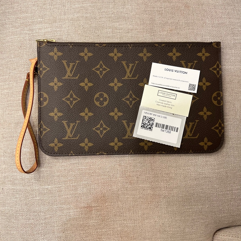 NEW Authentic Louis Vuitton MM Neverfull Wristlet